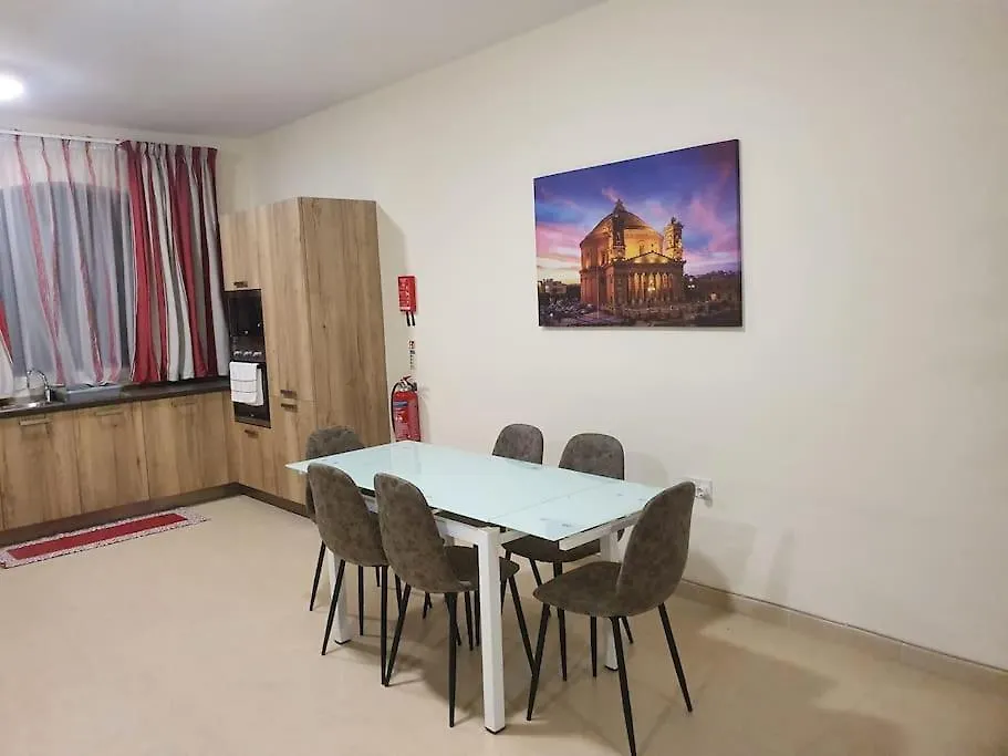 B&S Accommodation Solitary Duplex Maisonette Żejtun